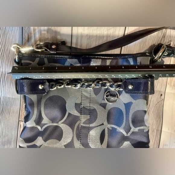 STUNNING Coach F19820 Moto Optic Metallic Chain Navy Signature Jaquard  Bag - Picture 4 of 14